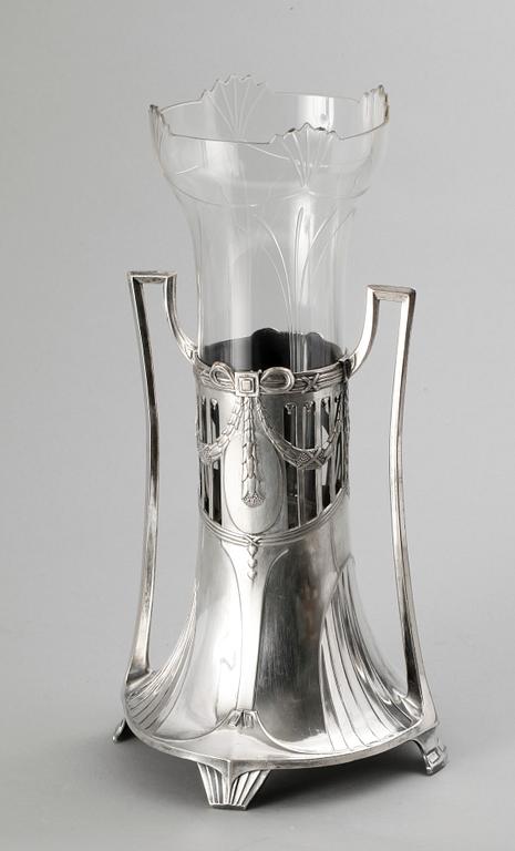 VAS, jugend, vitmetall och glas, tidigt 1900-tal.