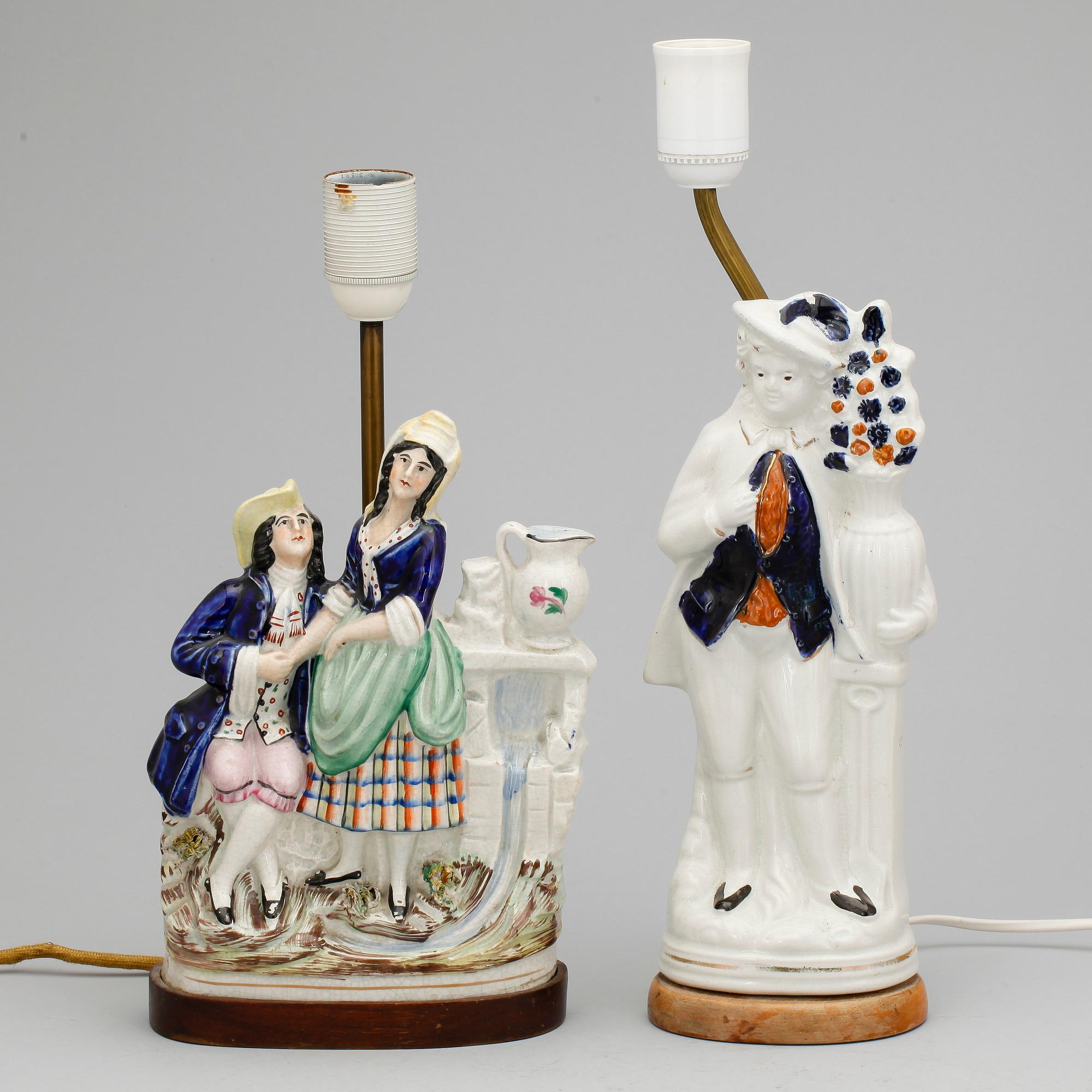 BORDSLAMPOR, 2st, porslin, troligen England, 18/1900-tal.