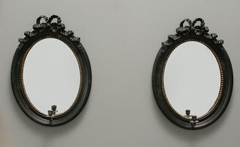 SPEGELLAMPETTER, ett par, gustaviansk stil, 1900-tal.