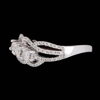 RING, 10 k vitguld, briljantslipade diamanter tot 0.50 ct.