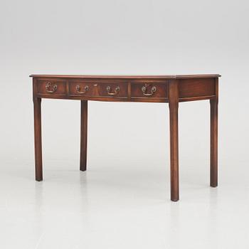 SKRIVBORD. Engelsk stil, 1900-talets andra hälft.