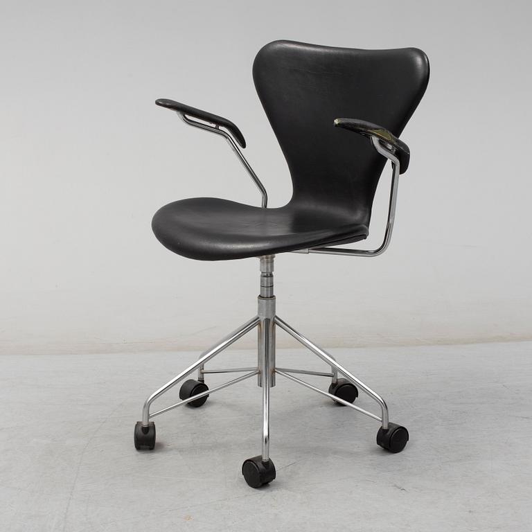 ARNE JACOBSEN, a 'Seven' leather desk chair for Fritz Hansen Denmark 1985.