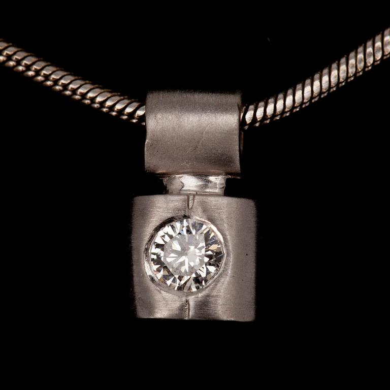 HÄNGE, briljantslipad diamant ca 0.20 ct. Uppskattningsvis H/vs. Platina. Keden 18K vitguld. Totalvikt 9,9 g.