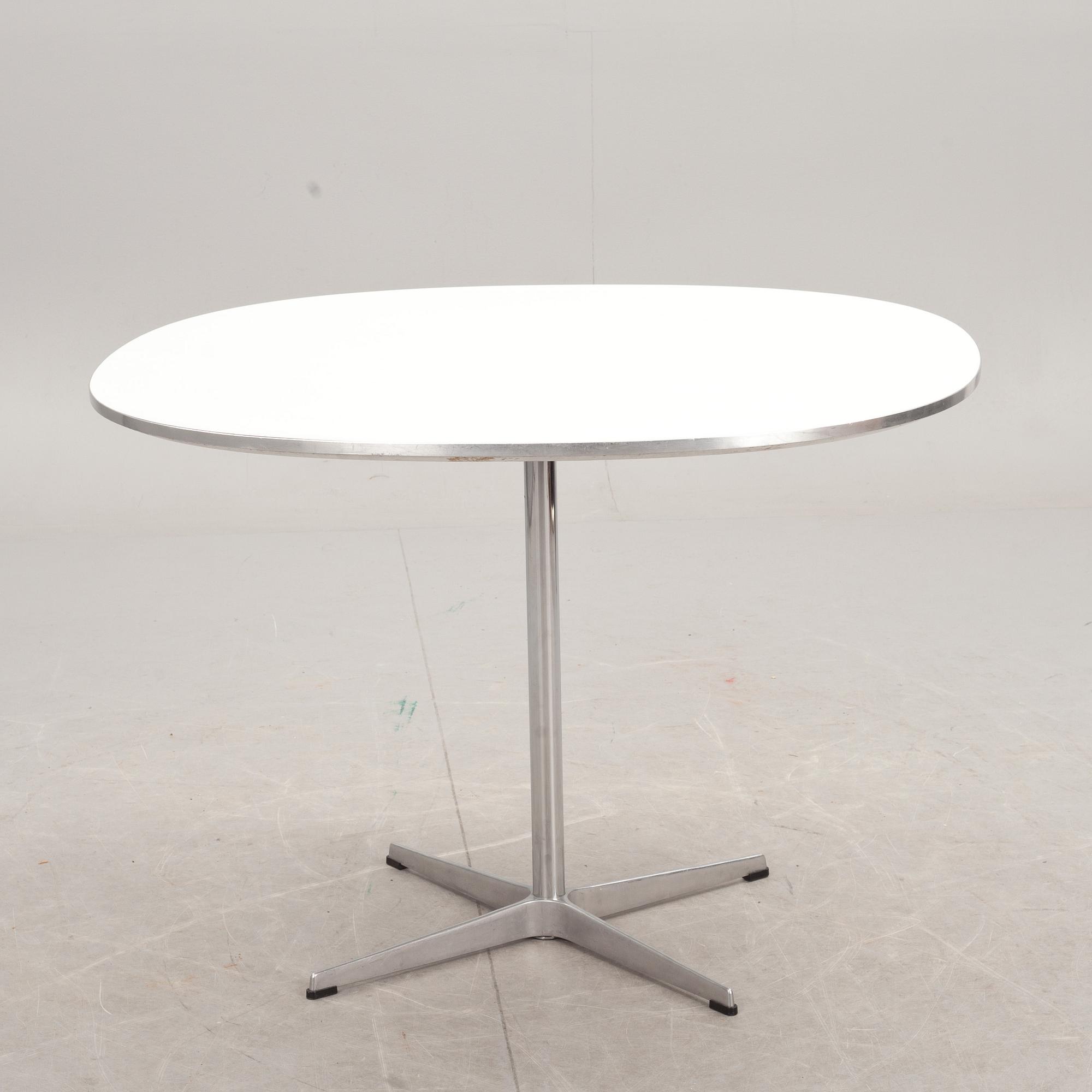 BORD. Bruno Mathsson & Piet Hein, Fritz Hansen, 1984.