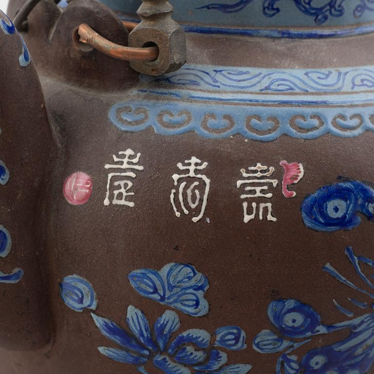 Two Chinese yixing ware teapots, late Qing dynasty / early 20th century.