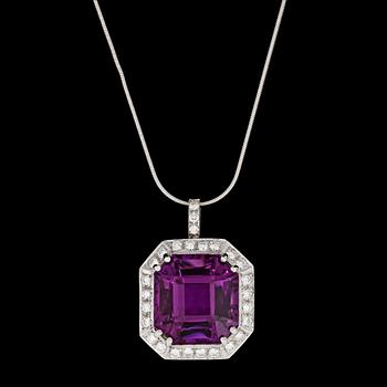 An amethyst and brilliant cut diamond pendant, tot. app. 1.50 cts.