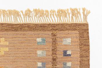 A flat weave carpet, circa 229 x 168 cm.