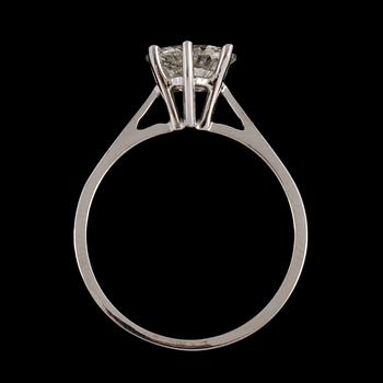 RING, 18k vitguld med ovalslipad diamant, 0.90 ct. Vikt 3 g.