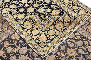 A Kashan carpet, c. 363 x 247 cm.