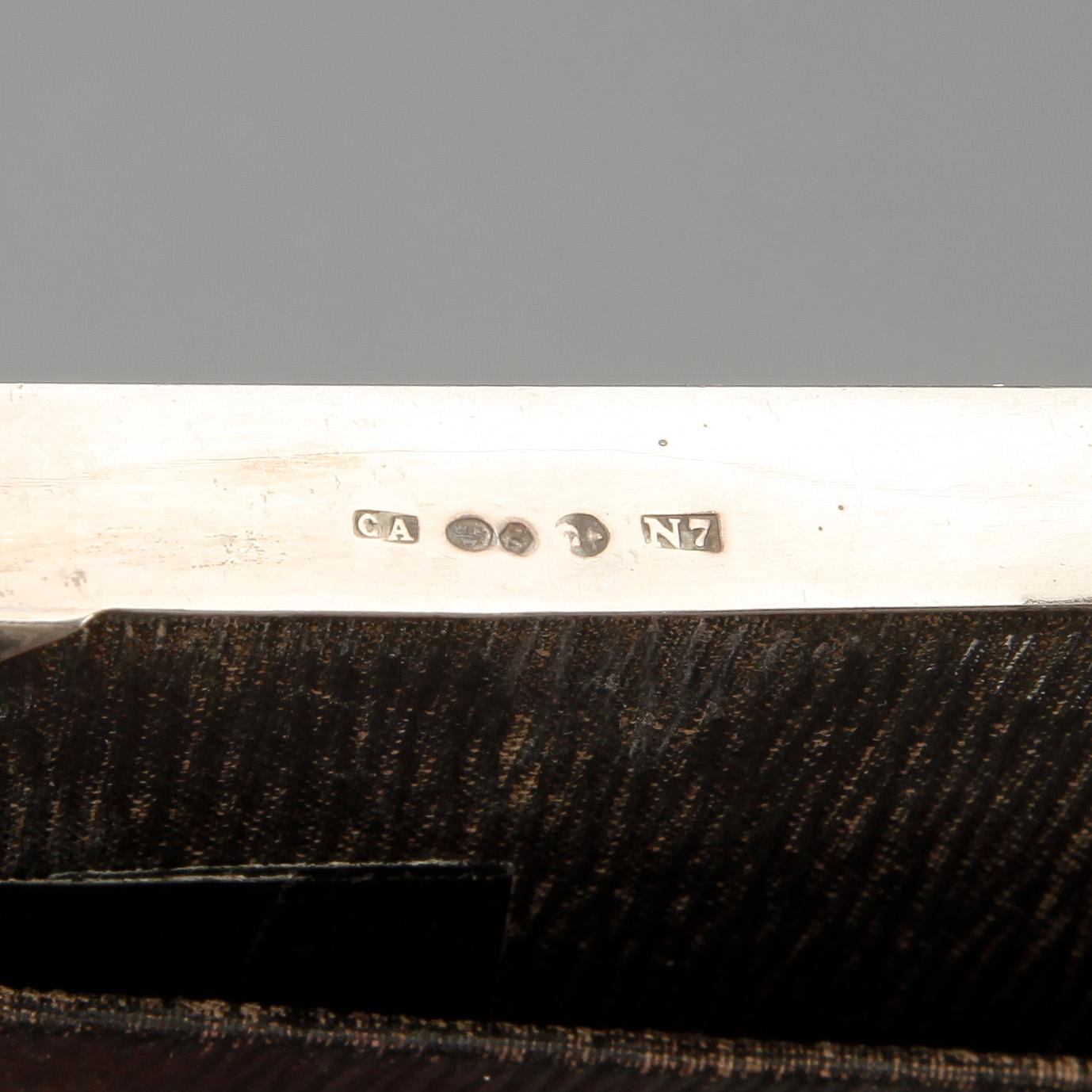 RAMAR, 2 st, silver, bland annat CG Hallberg, Stockholm 1918. Vikt totalt (inkl ramar samt mindre bakstycket) ca 128 g.