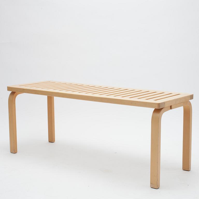 BÄNK, 153A, Alvar Aalto, Artek. Modellen formgiven 1945.