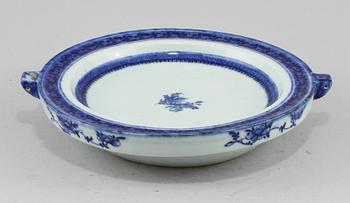 VÄRMEFAT, porslin, Kina, Jiaqingstil, 1900-tal.