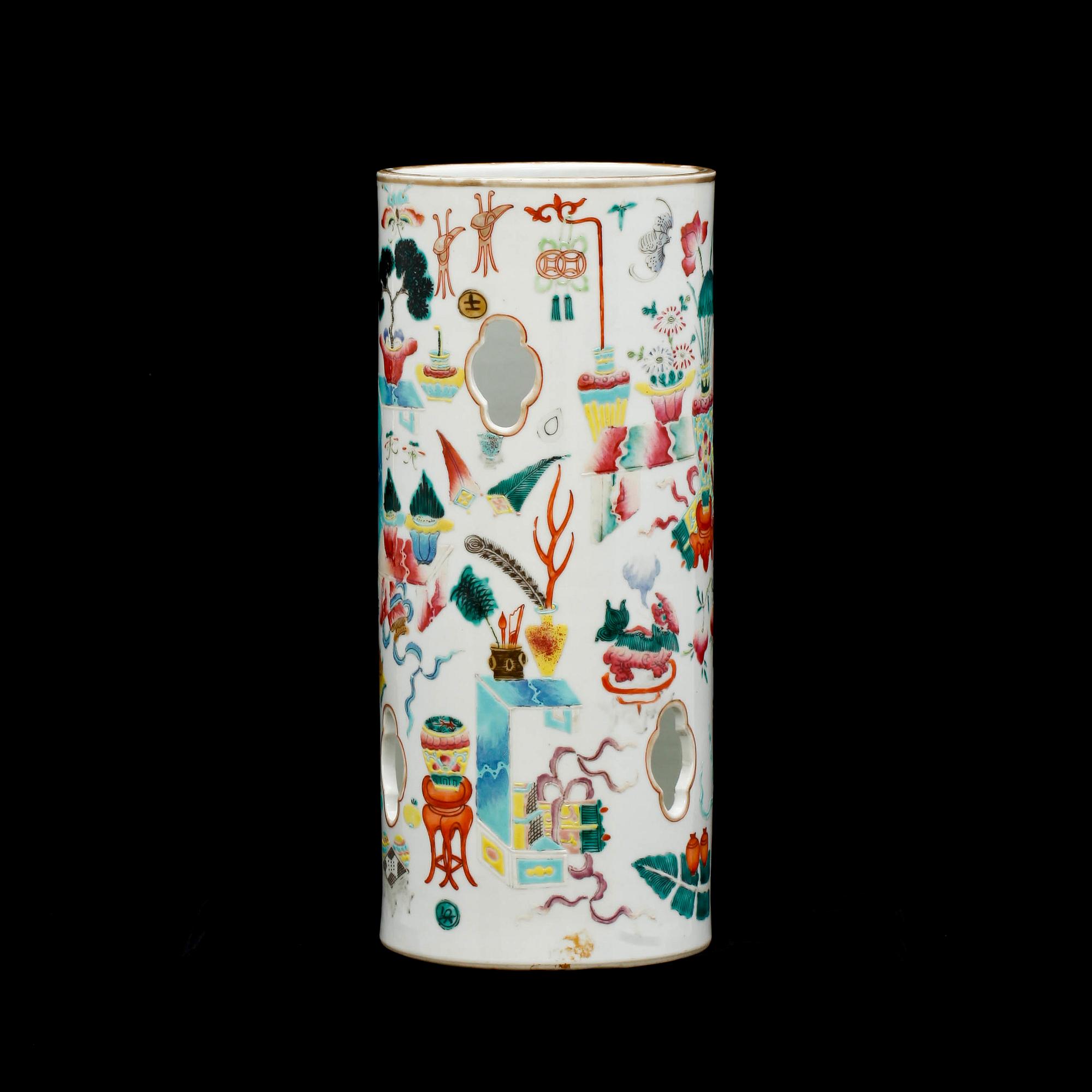 PERUKVAS, porslin, Kina omkring 1900.