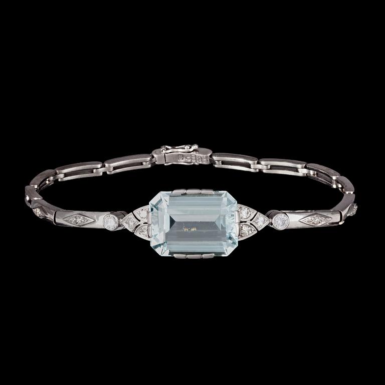 ARMBAND, akvamarin och briljantslipade diamanter, tot. ca 0.30 ct, Stockholm, 1964.