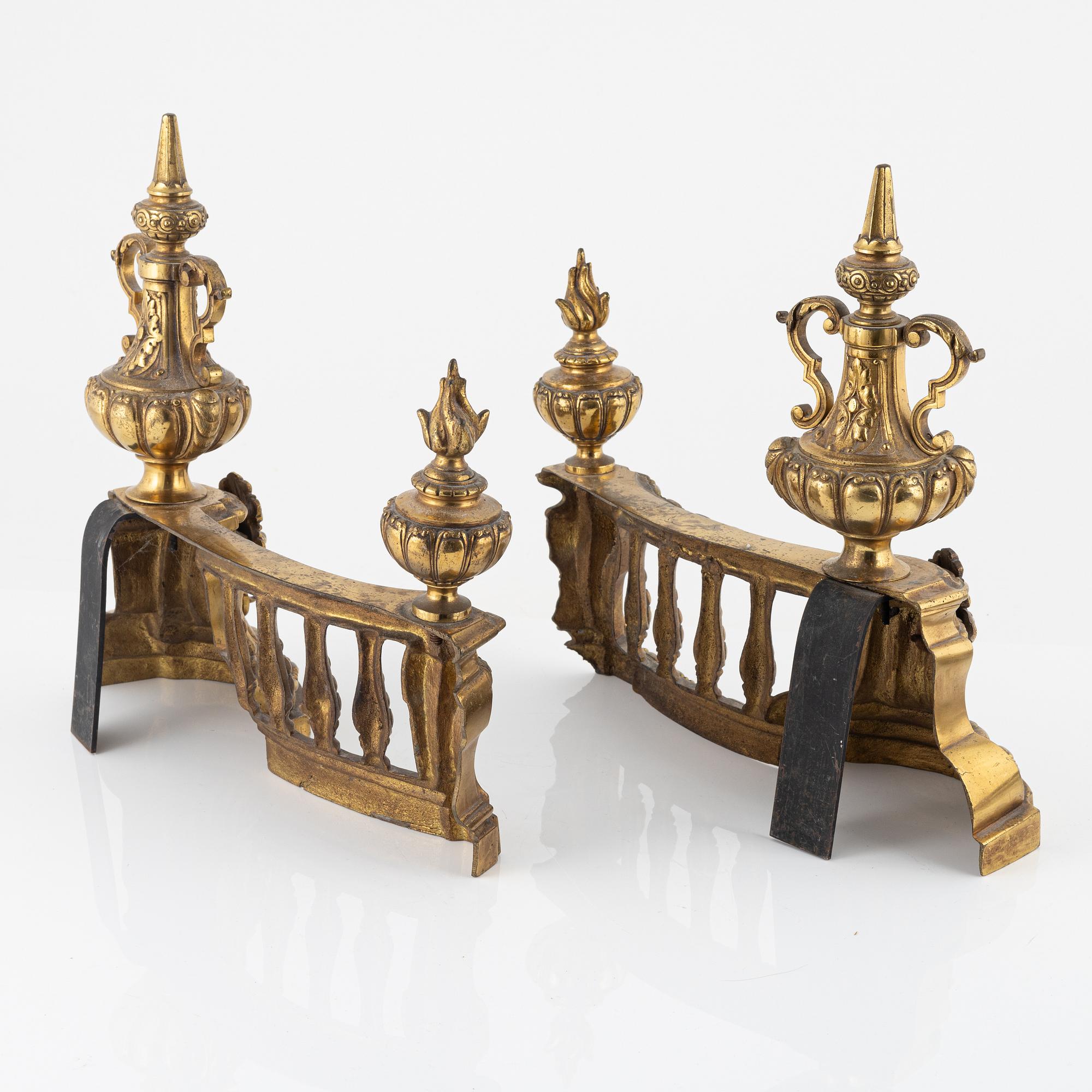 A brass fire grid in three pieces, late 19th century.