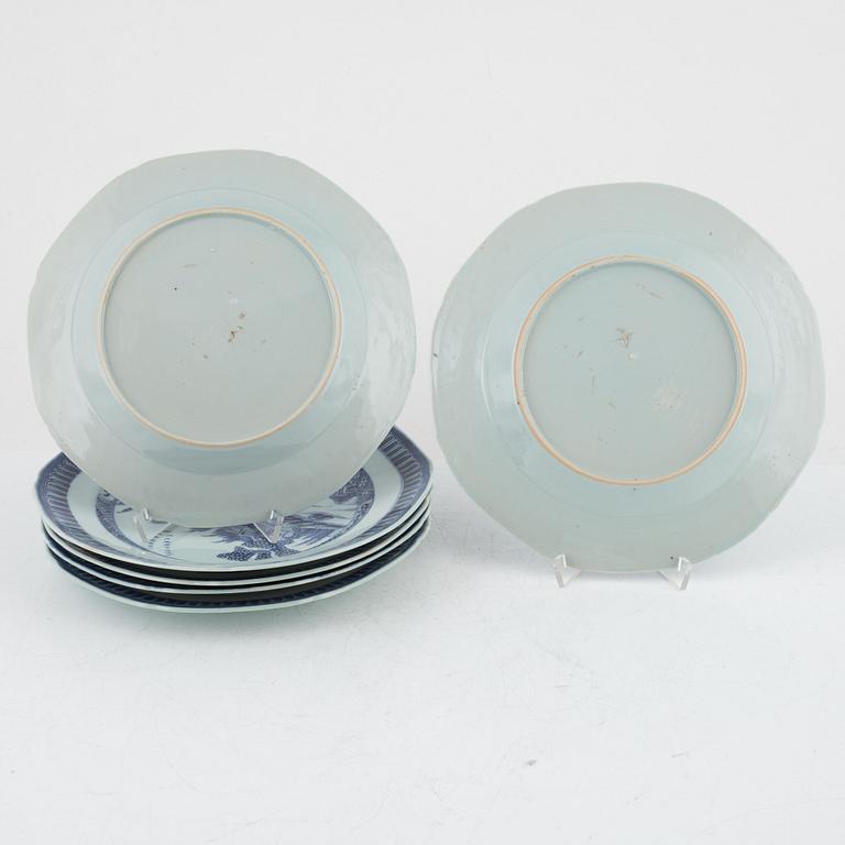 A set of six blue and white dinner plates, Qing dynasty, Qianlong (1736-95).