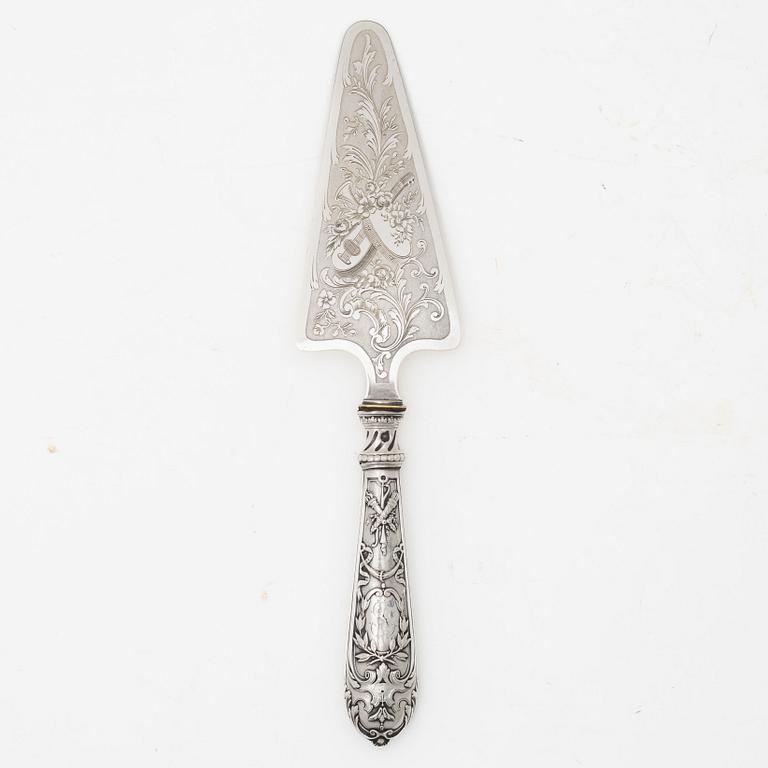 A French silver cake server, mark of Edouard Ernie, Paris after 1882.