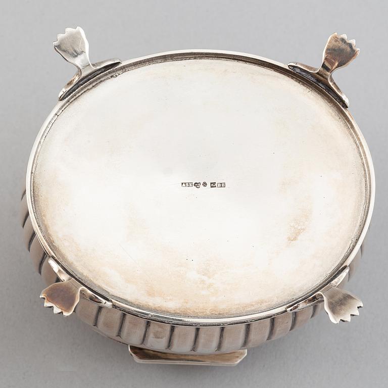 A silver creamer by Johan Petter Ahlforss, Strängnäs, 1833 and a silver sugar box, Kristianstad, 1928.