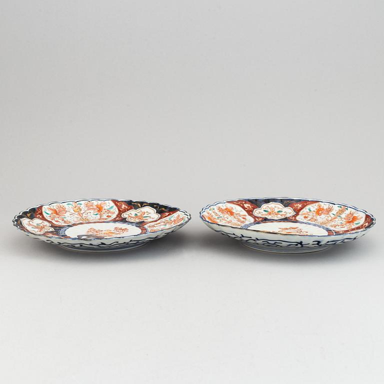 A pair of 19th century Japanese imari dishes.