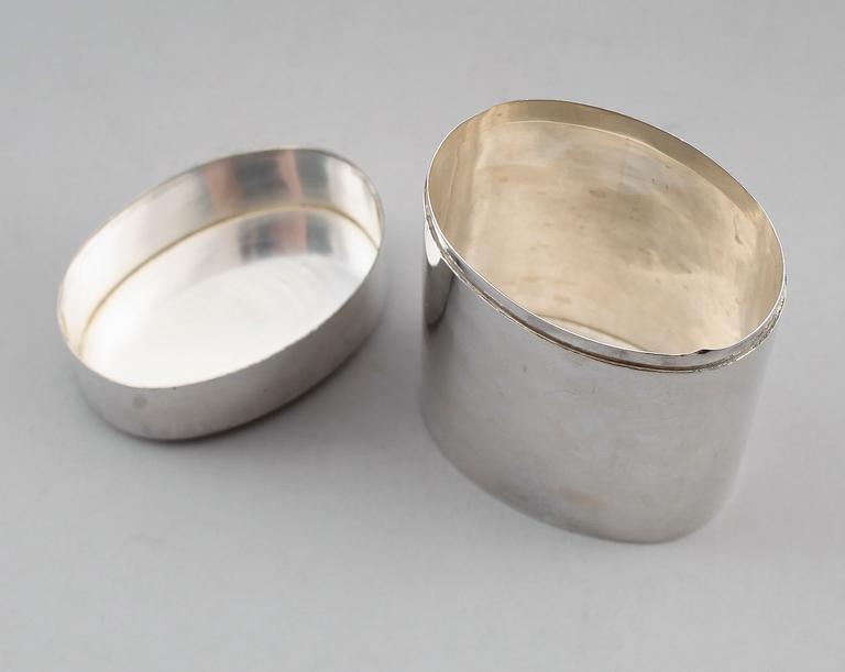 LOCKDOSA, silver, Claes E Giertta, Stockholm 1962. Vikt ca 178 gram.