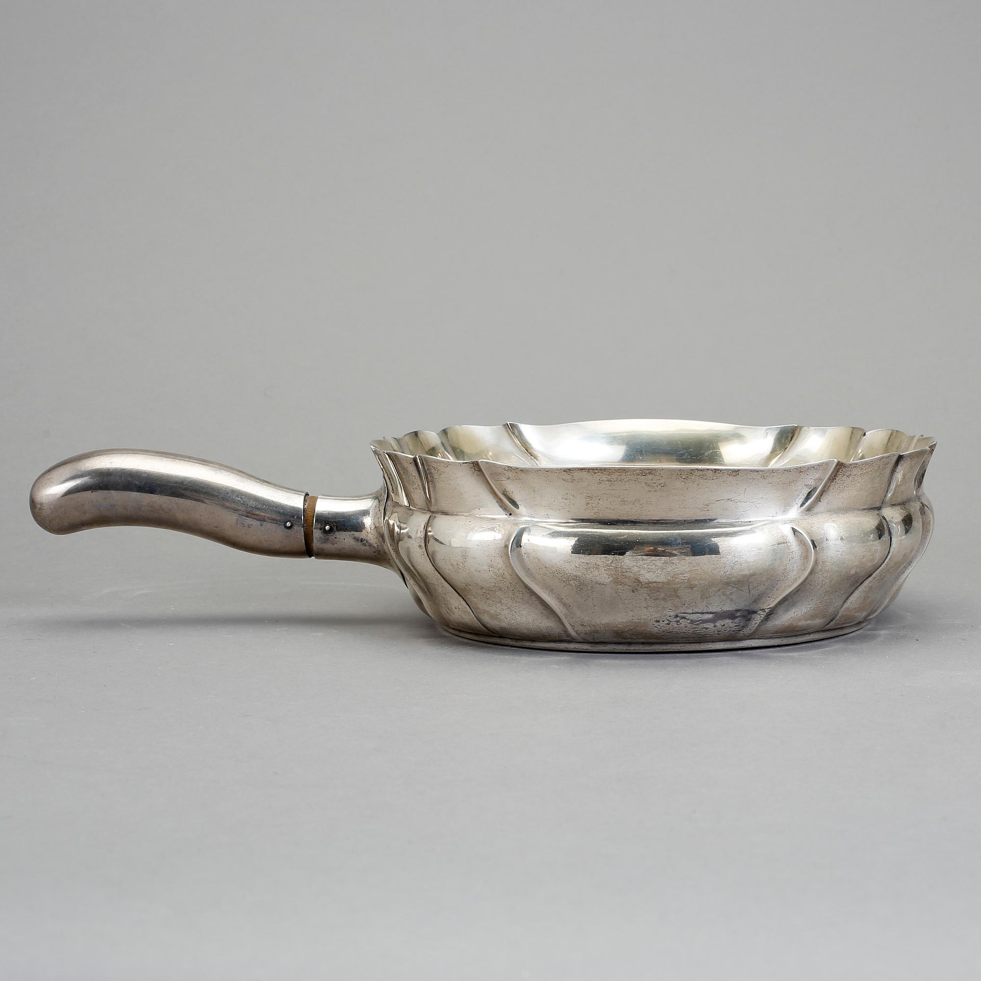 KAROTT, silver, S & M Benzen, Köpenhamn 1898. Vikt ca 794 gram.