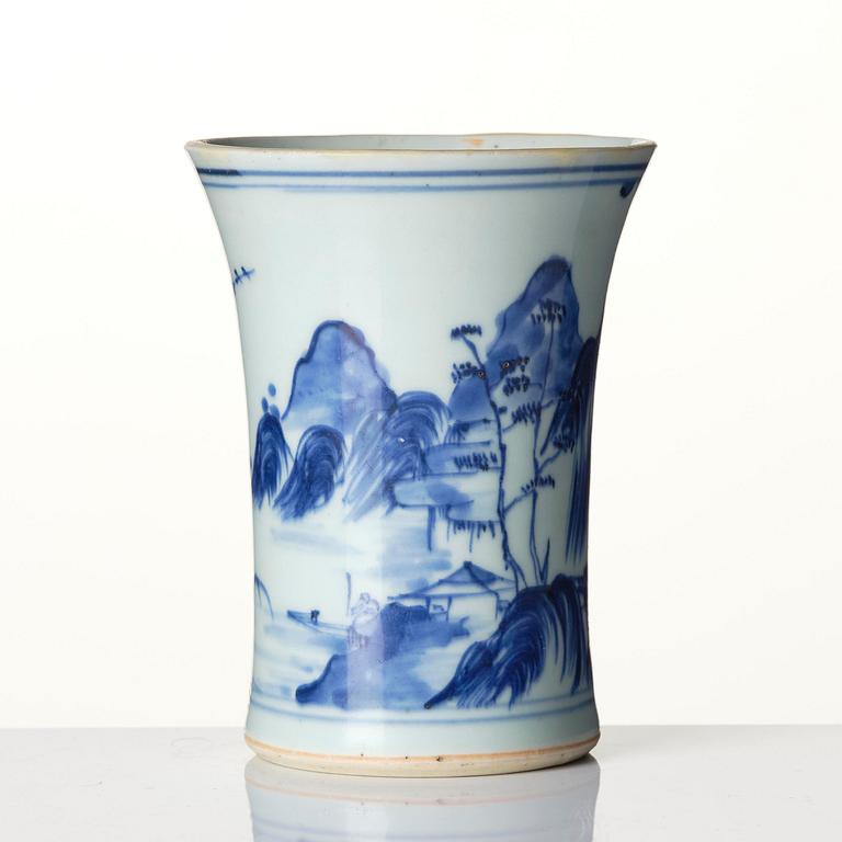 A blue and white brushpot and a dish, Tianqi/Chongzhen, mid 17th century.