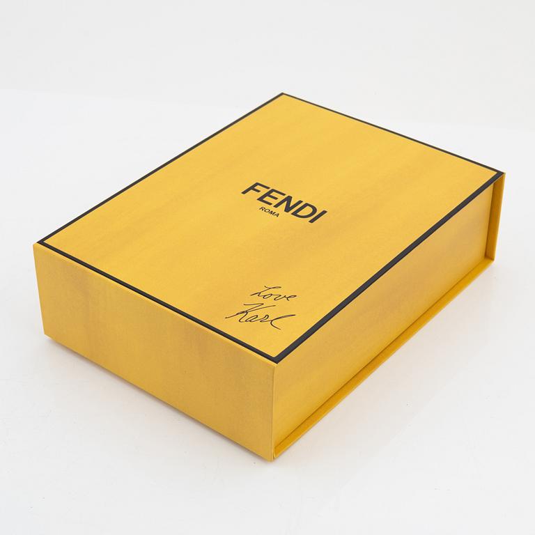 Fendi, väsksmycke, "Pon Pon Karl".