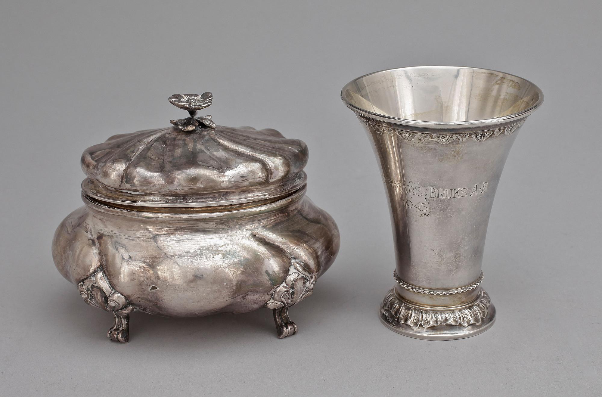SOCKERSKRIN samt BÄGARE, silver, bl a GAB, Stockholm, 1945. Vikt 351 g.
