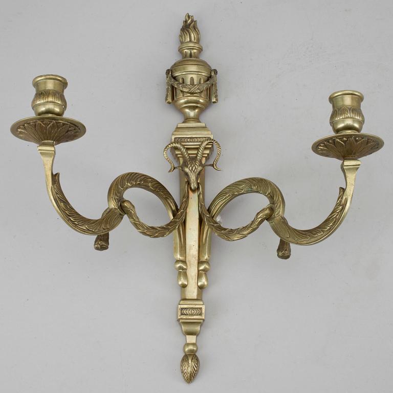 APPLIQUER, ett par, mässing, Louis XVI-stil, 1900-talets första hälft.