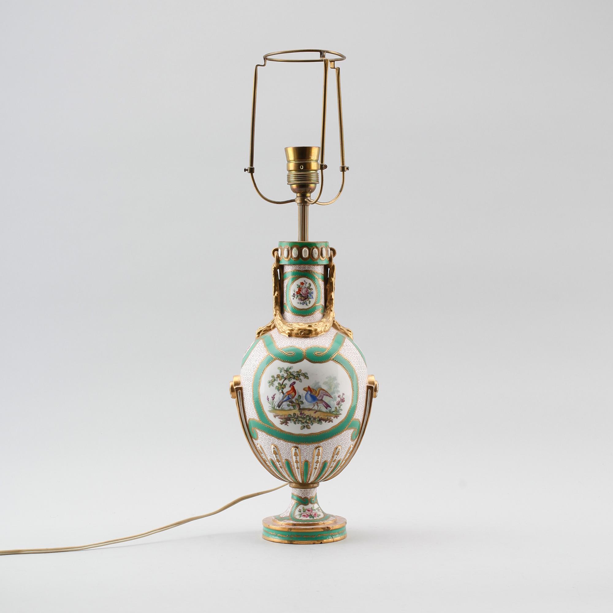 BORDSLAMPA, porslin, Berlin, 1900-talets första hälft.