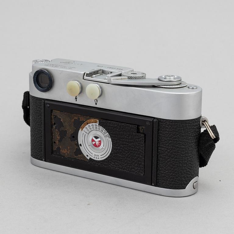Leica M2, no 1037333, 1961.