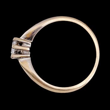 RING, 18 k rött guld med briljantslipad diamant ca 0.38 ct enligt gravyr. Vikt ca 4 g.