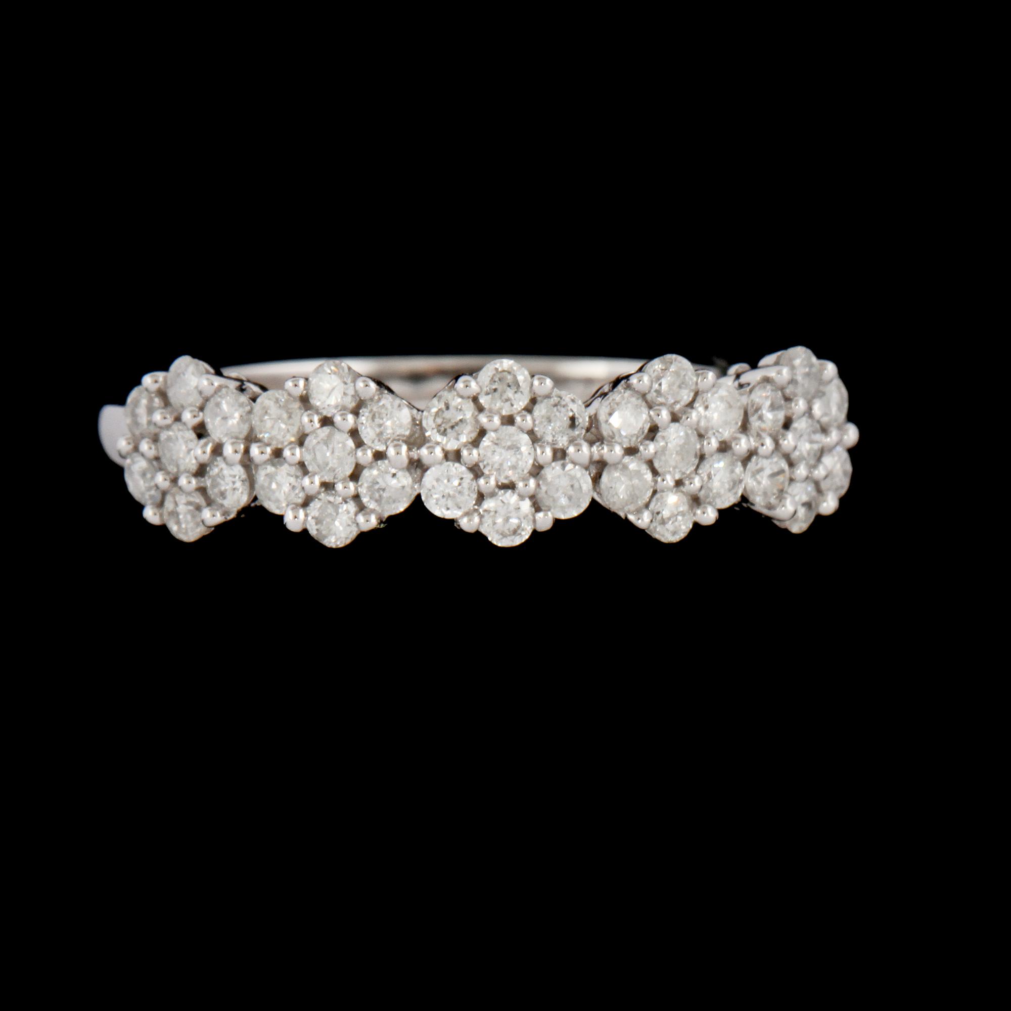 RING, 18K vitguld med briljantslipade diamanter 0.40 ct. Vikt 1.6 gram.