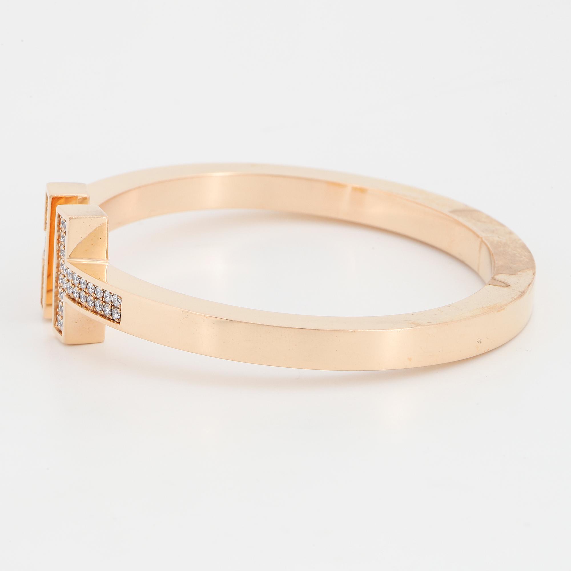 A Tiffany bracelet "T" in 18K rose gold set with round brilliant-cut diamonds.