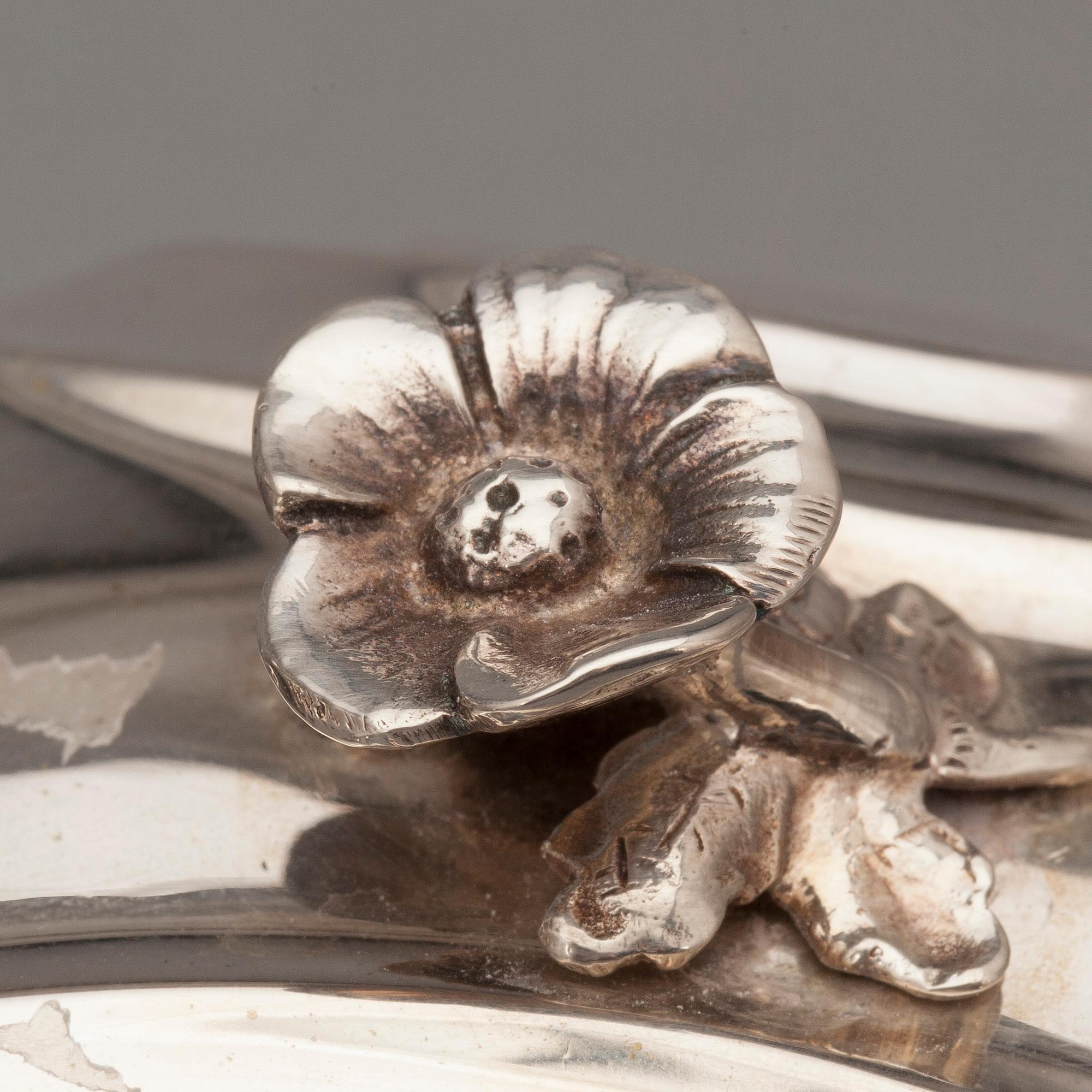 SERVISDELAR, 3 delar, silver, rokokostil, svenska kontrollstämplar, 1900-talets första hälft. Vikt ca ca 980 gram.