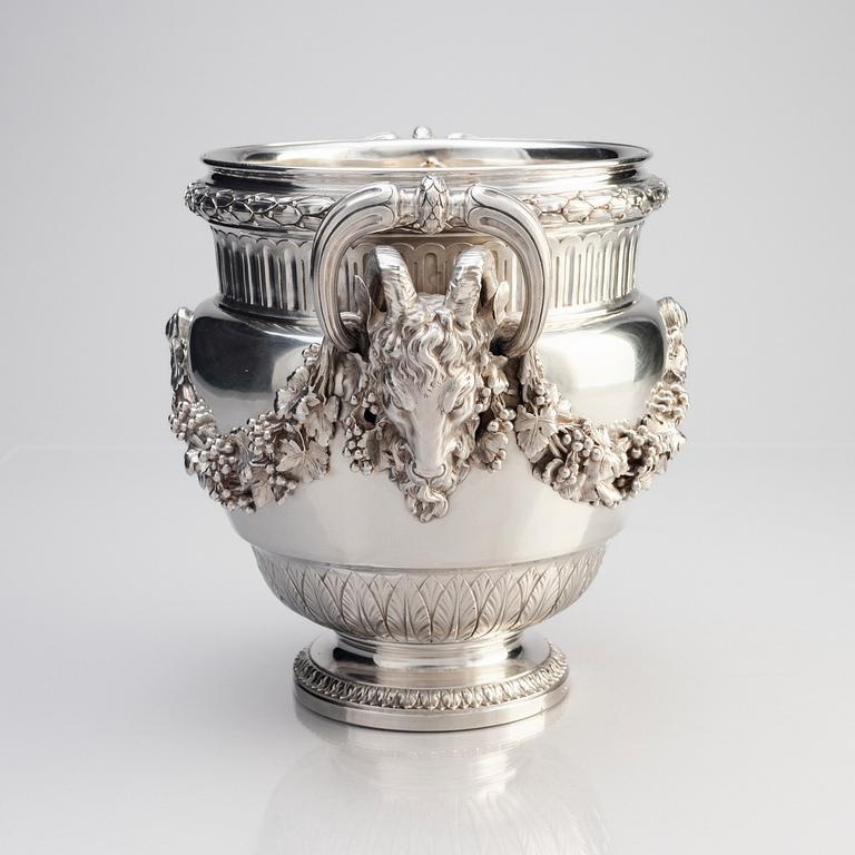 A very fine silver Wine cooler, workmaster Konstantin Linke, C.E. Bolin, Moscow 1893.