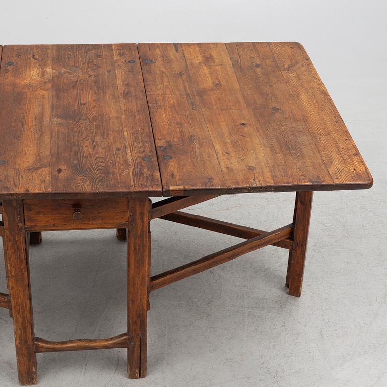 A gate leg table, 19th century.