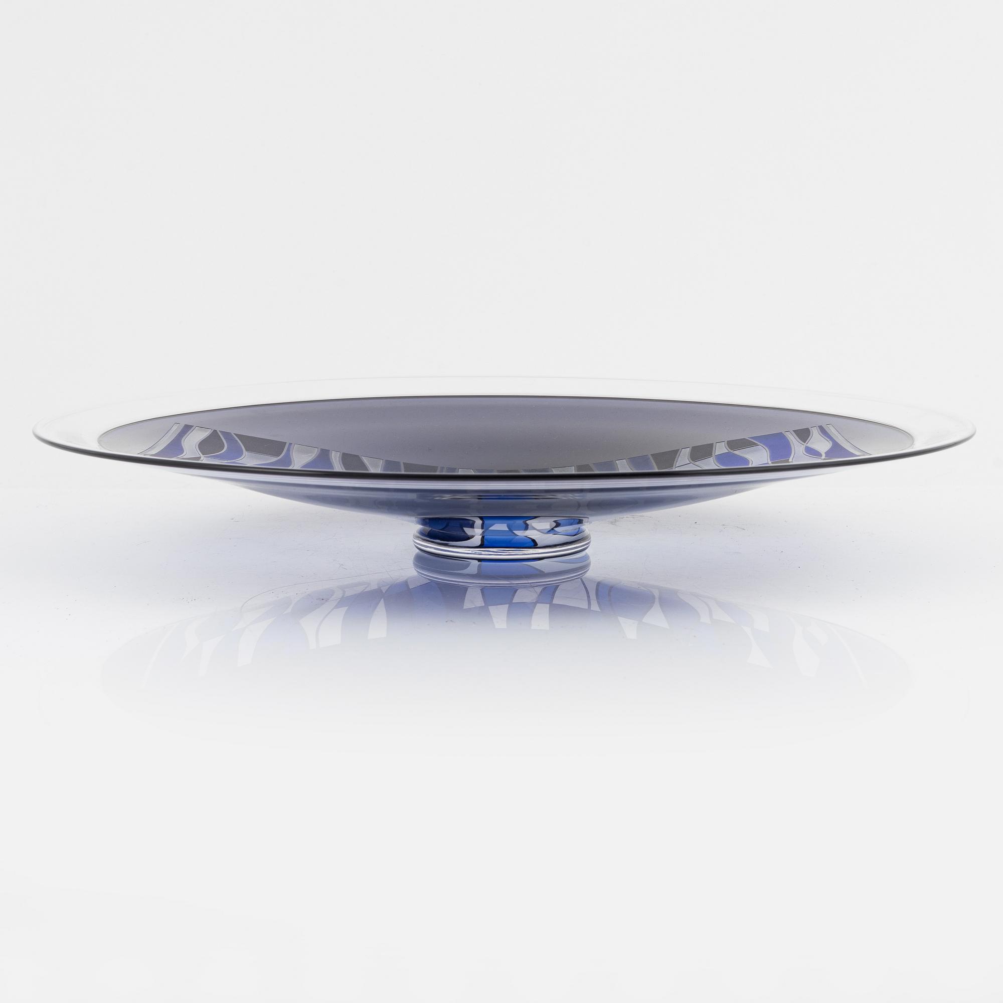 Klas-Göran Tinbäck, a dish, dated 1984.