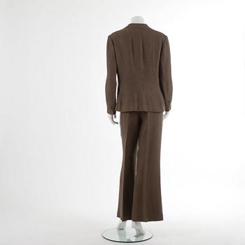 RALPH LAURENT, a two-piece suit concisting of jacket and pants, US size 14.