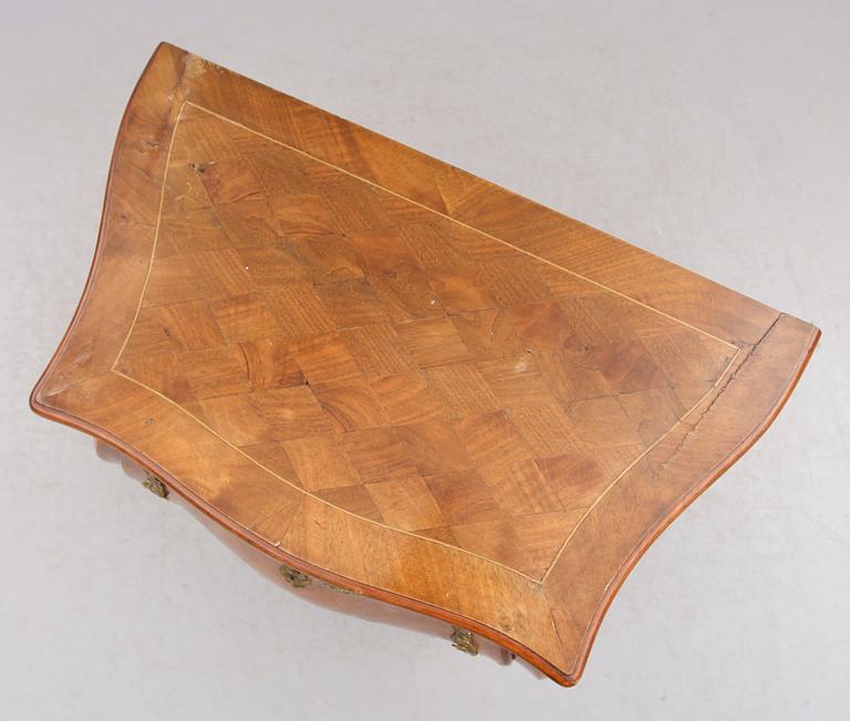 BYRÅ, rokokostil, 1900-talets första hälft.