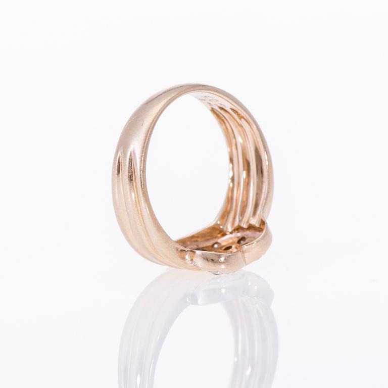 RING, 14K guld, briljantslipade diamanter. Vikt ca 4,5 g.