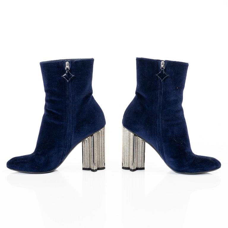 Louis Vuitton, stövletter, "Blue Velvet Crystal Heel Boot", storlek 37.