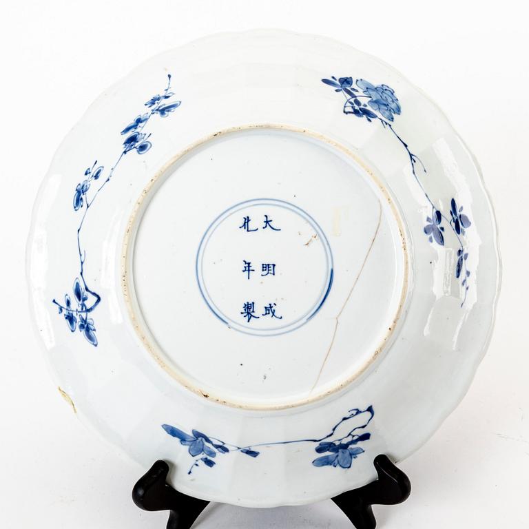 Skålfat Kina Qing dynasti Kangxi (1662-1722) porslin.