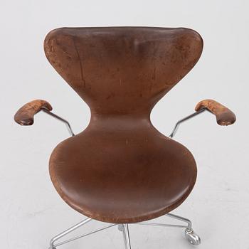 Arne Jacobsen, skrivbordsstol, "Sjuan", Fritz Hansen, Danmark, 1969-tal.