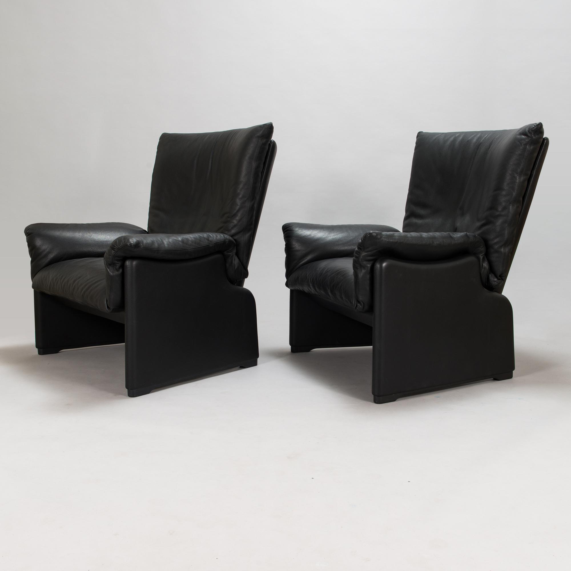 Vico Magistretti, a pair of 'Palmaria' armchairs for Cassina.