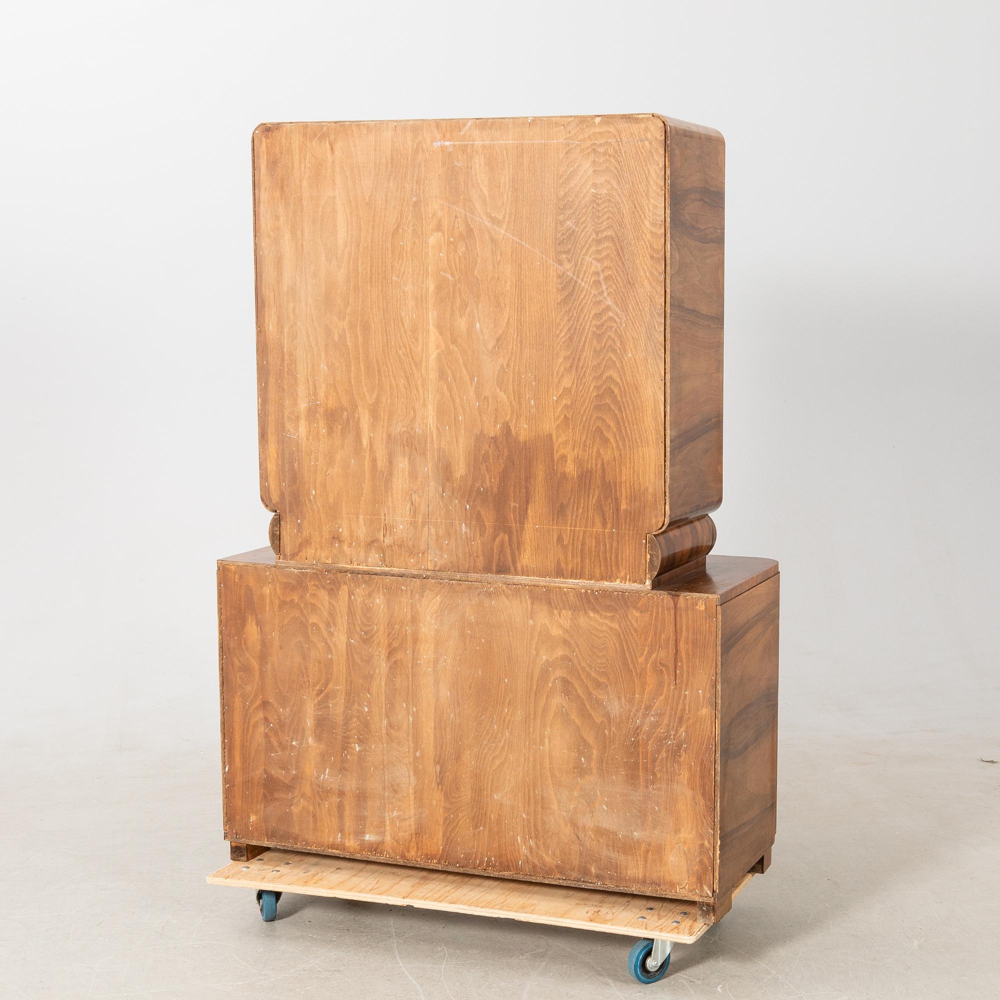 Vitrinskåp, Art Deco 1900-talets första hälft.