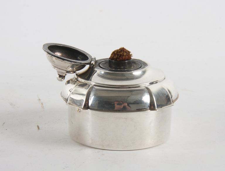 KANNA på RECHAUD, silver, bl a J C Thorning, Köpenhamn 1855 resp 1921.