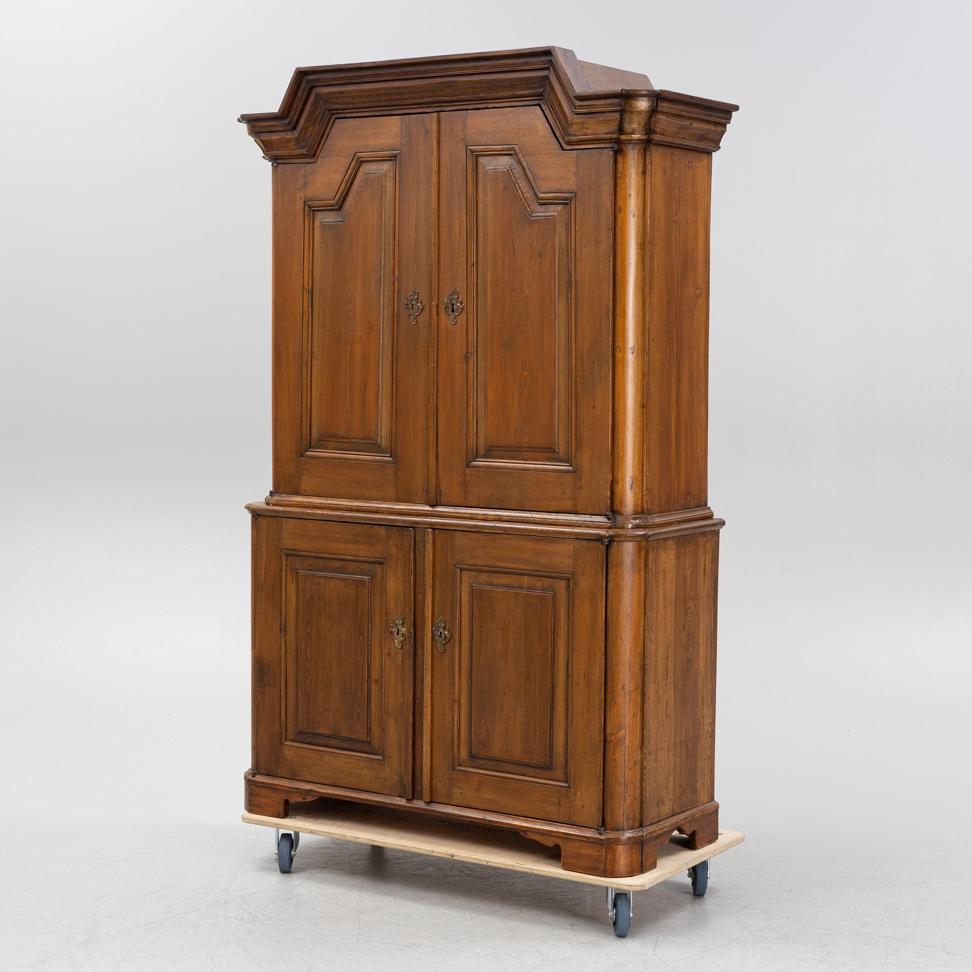 Skåp, 1700-talets mitt.