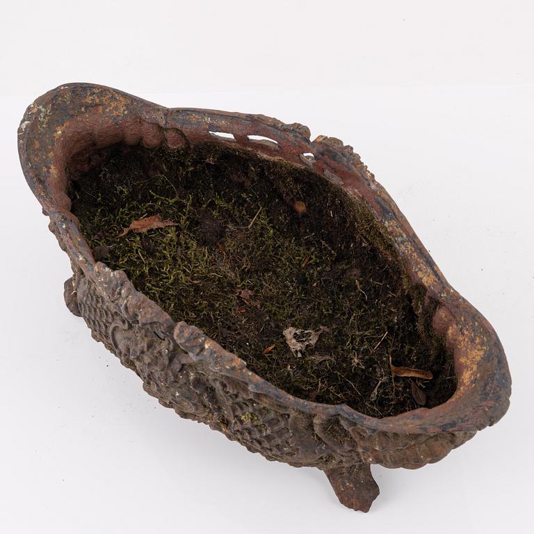 Jardiniär, gjutjärn, rokokostil, omkring 1900.