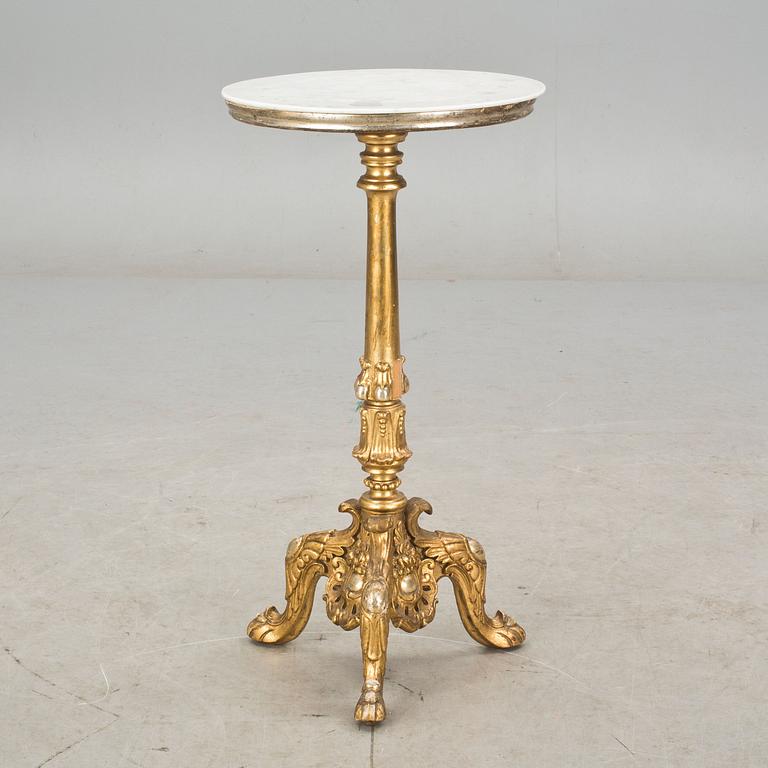 BORD, förgyllt och skulpterat trä, 1800-tal.